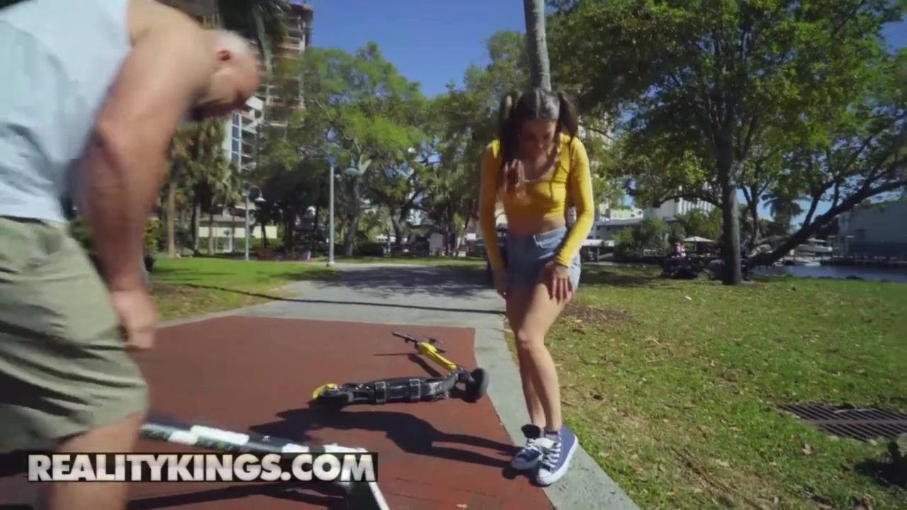 Reality Kings - Skinny spinner Sofie Reyez craves huge penis