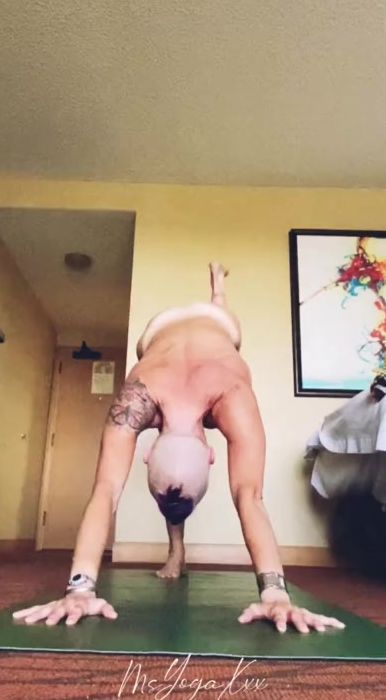 Cougar Mama MsYogaXxx does Nude Yoga