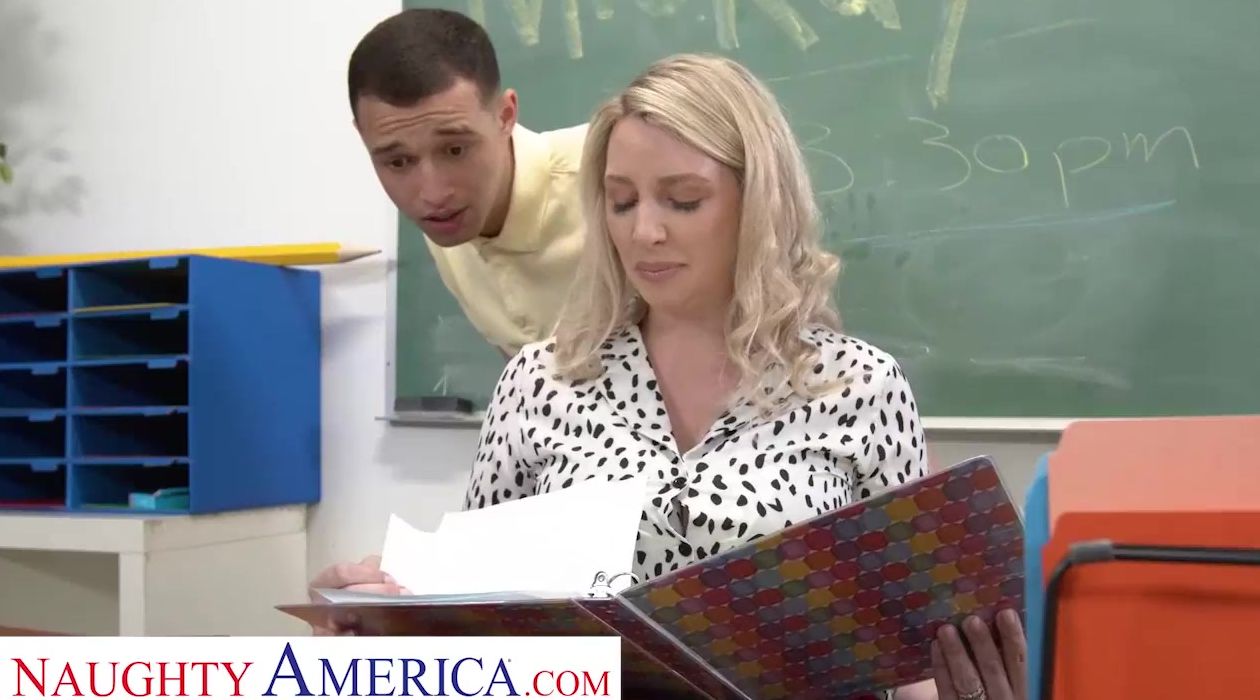 Erotic America - Charlotte Rayn wants to banged her schoolgirl while her