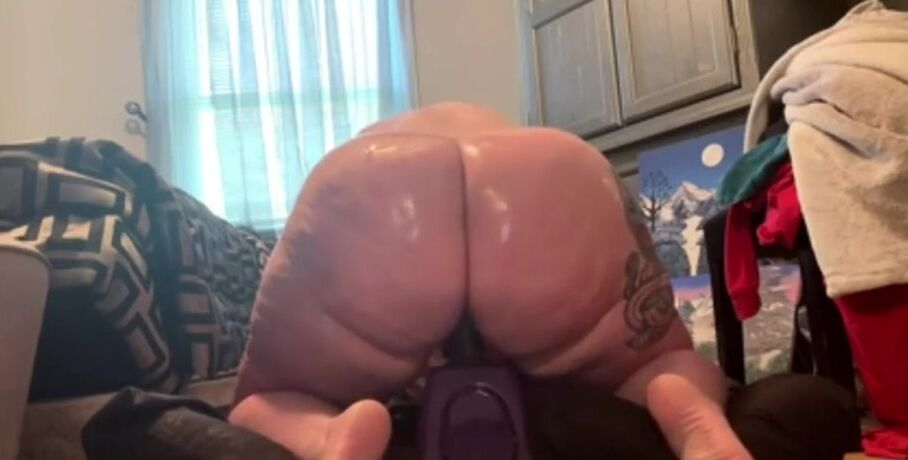 GODDESS Pawg Riding Bug Vibrator. Huge Booty bbc Girlfriend Mom.