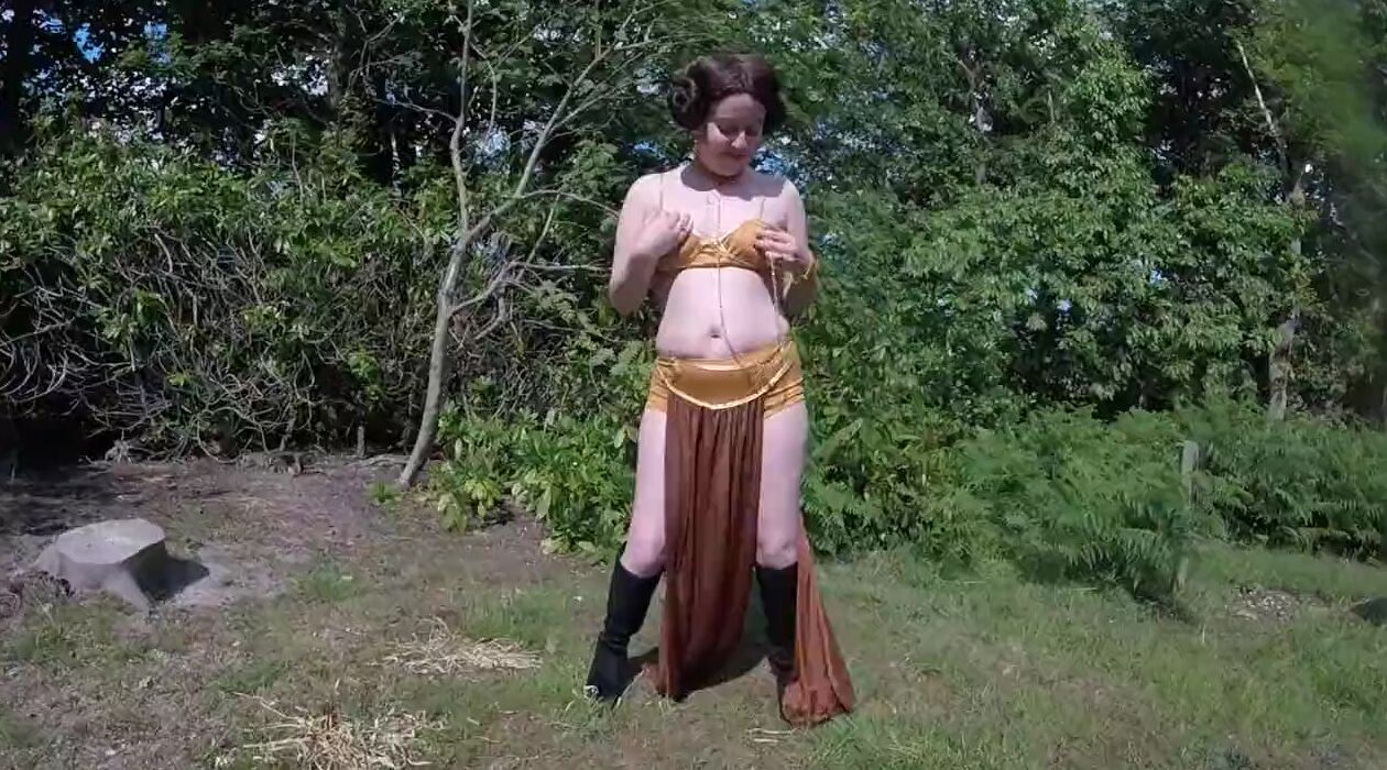 Princess Leia cosplay inside the garden