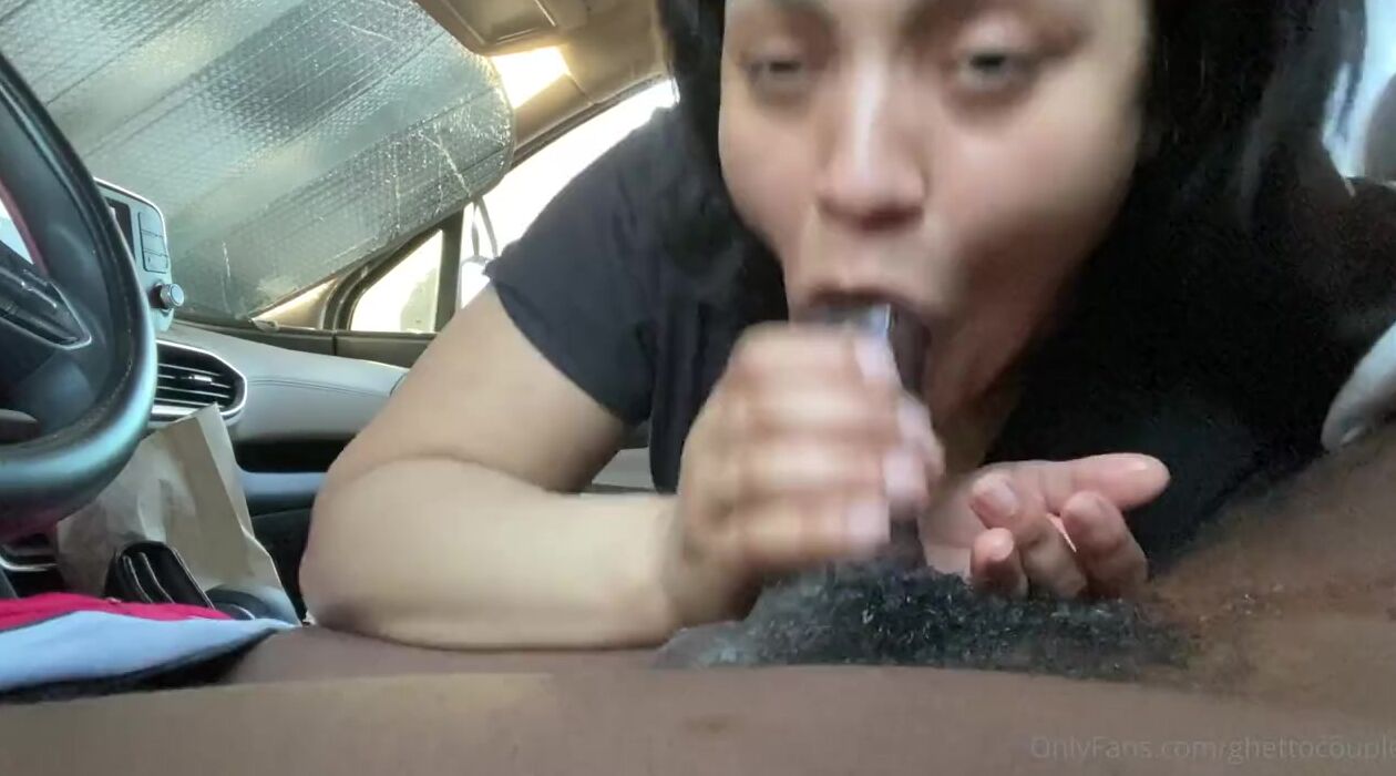 Some super sexy sloppy nut swallowing vehicle oral sex