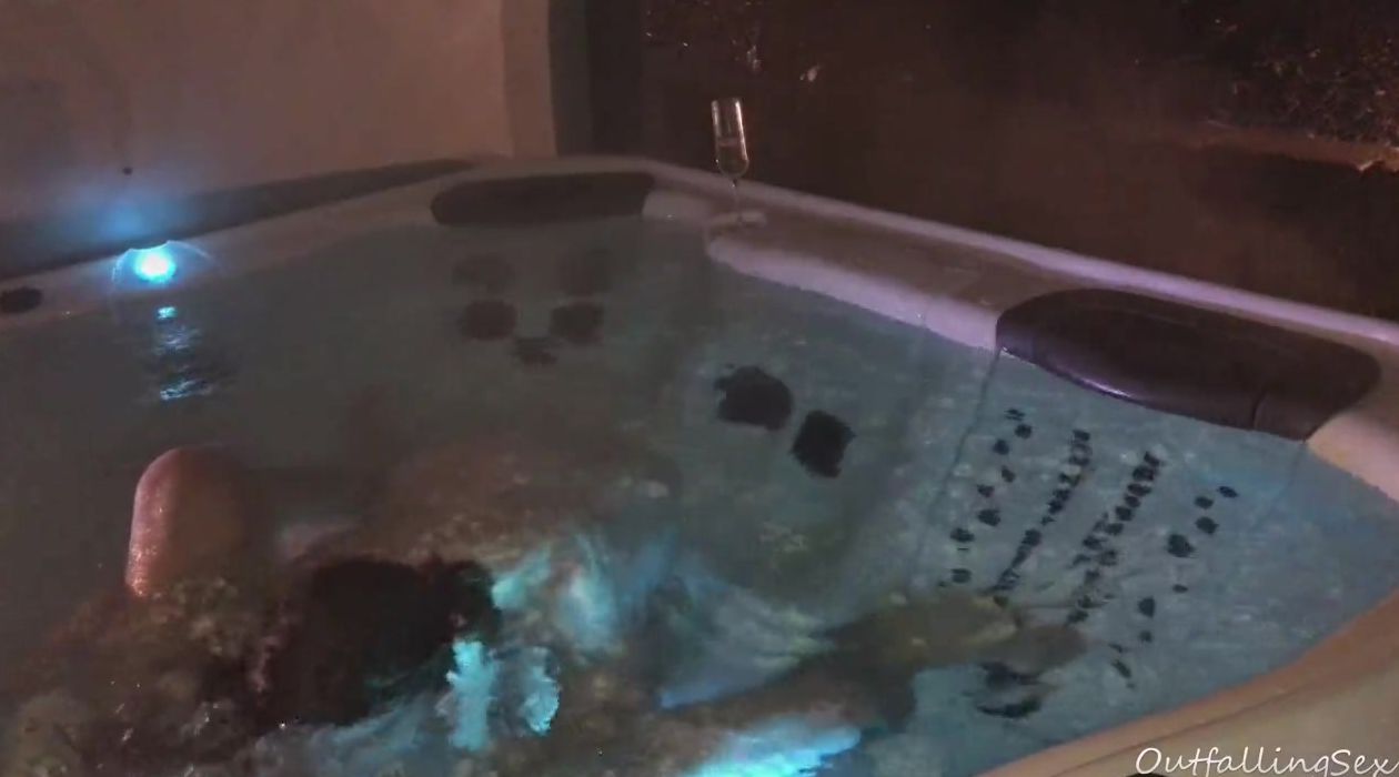 19 Yo fucked inside the jacuzzi – underwater sex inside pool