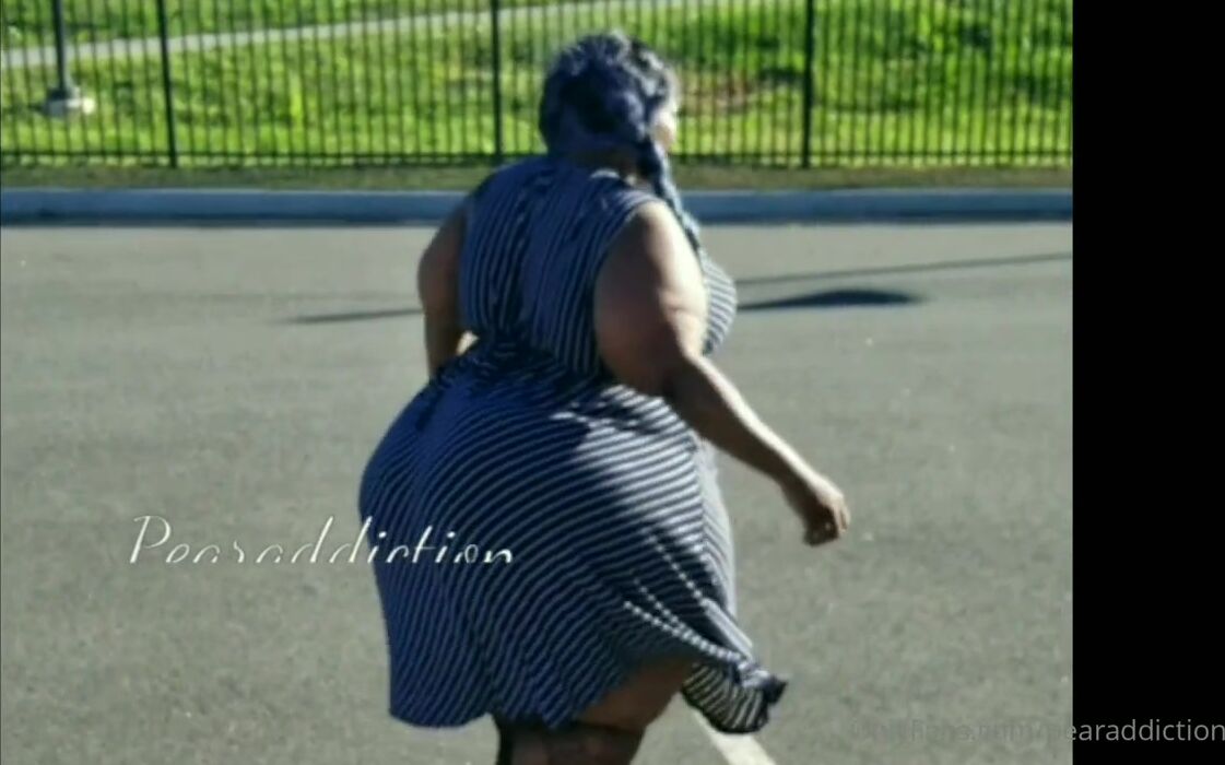 Huge African Booty On A Stroll three