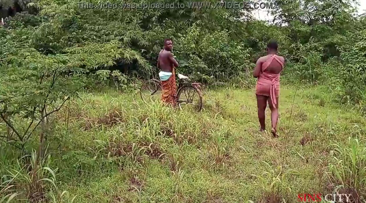 OKONKWO GAVE THE VILLAGE SLAY QUEEN A LIFT WITH HIS BICYCLE, BANGED