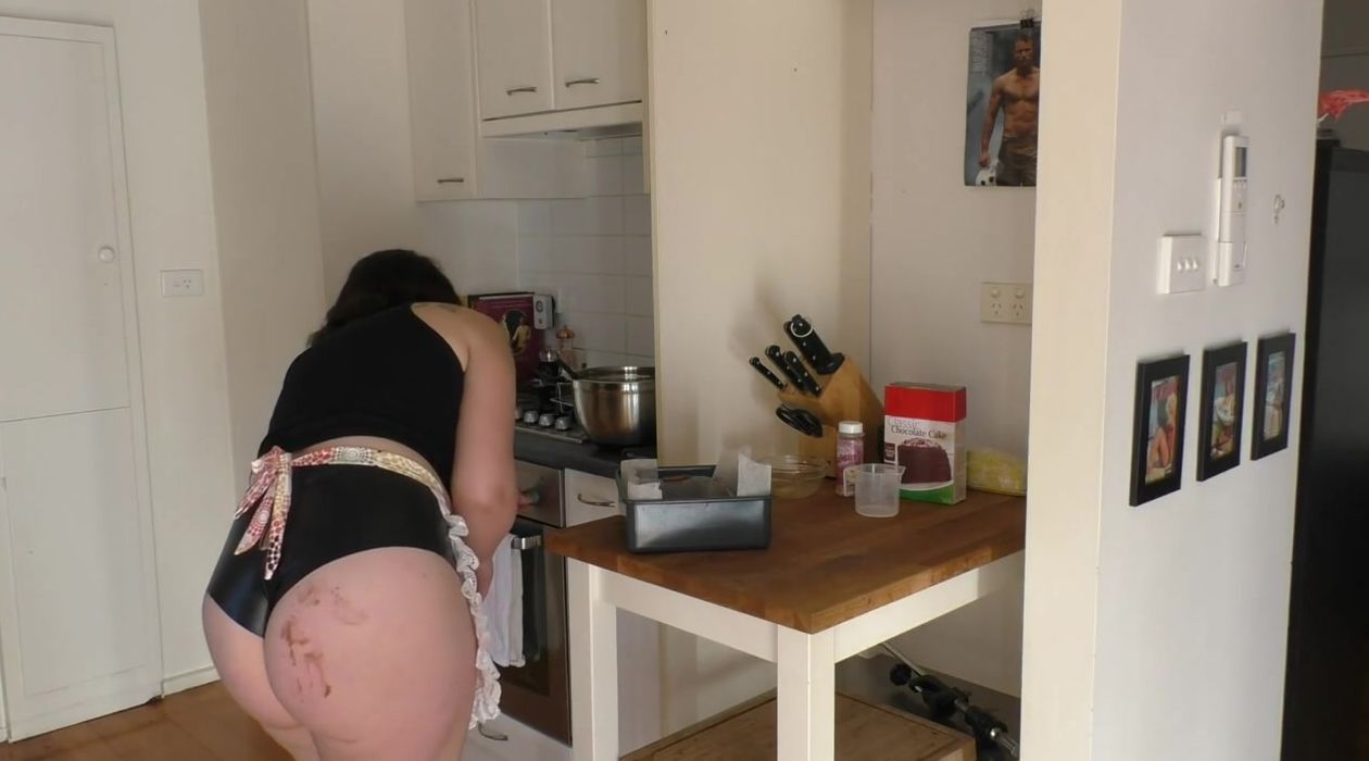 Wifey Pounded by the Handyman as Payment