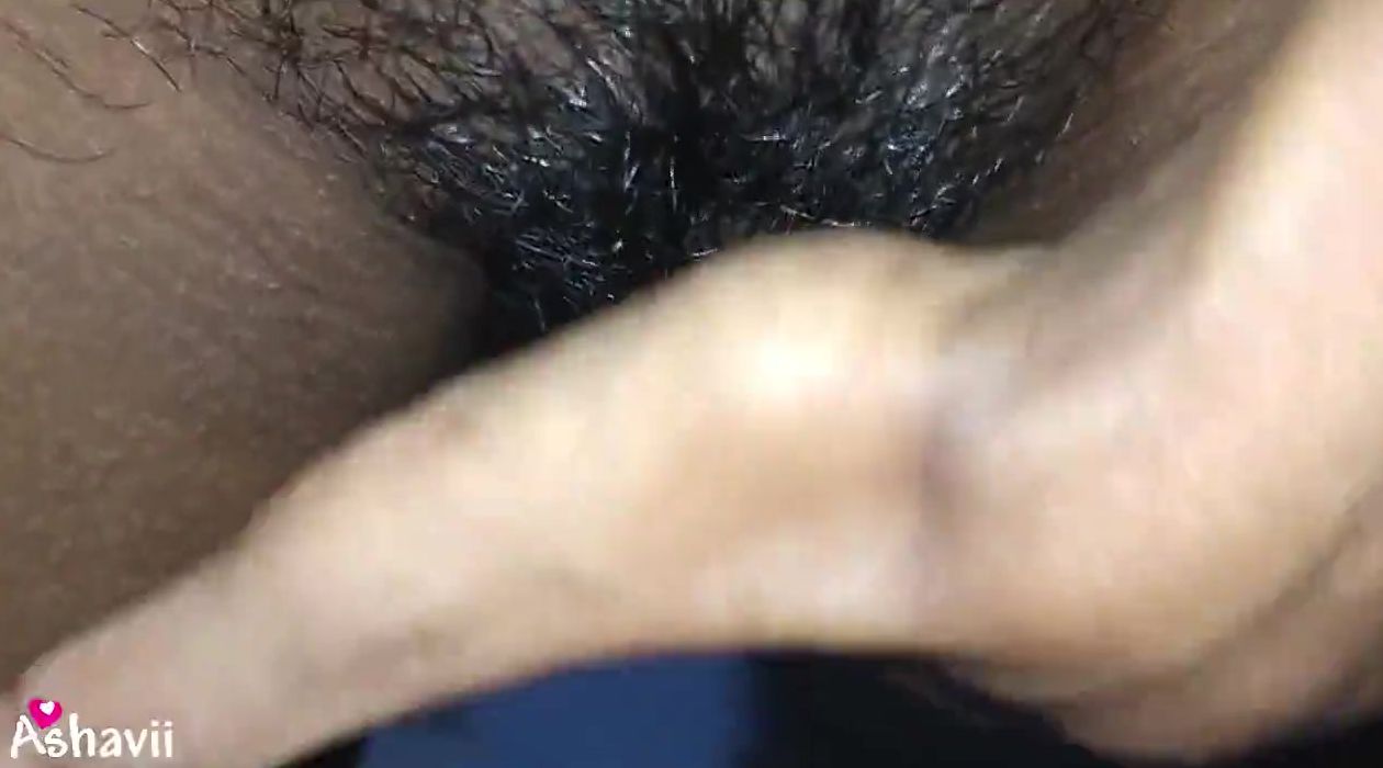 Sri Lankan School Women Finger Fuck Her Tight Cunt with Water