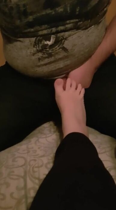 Big Cum Shot on Toes