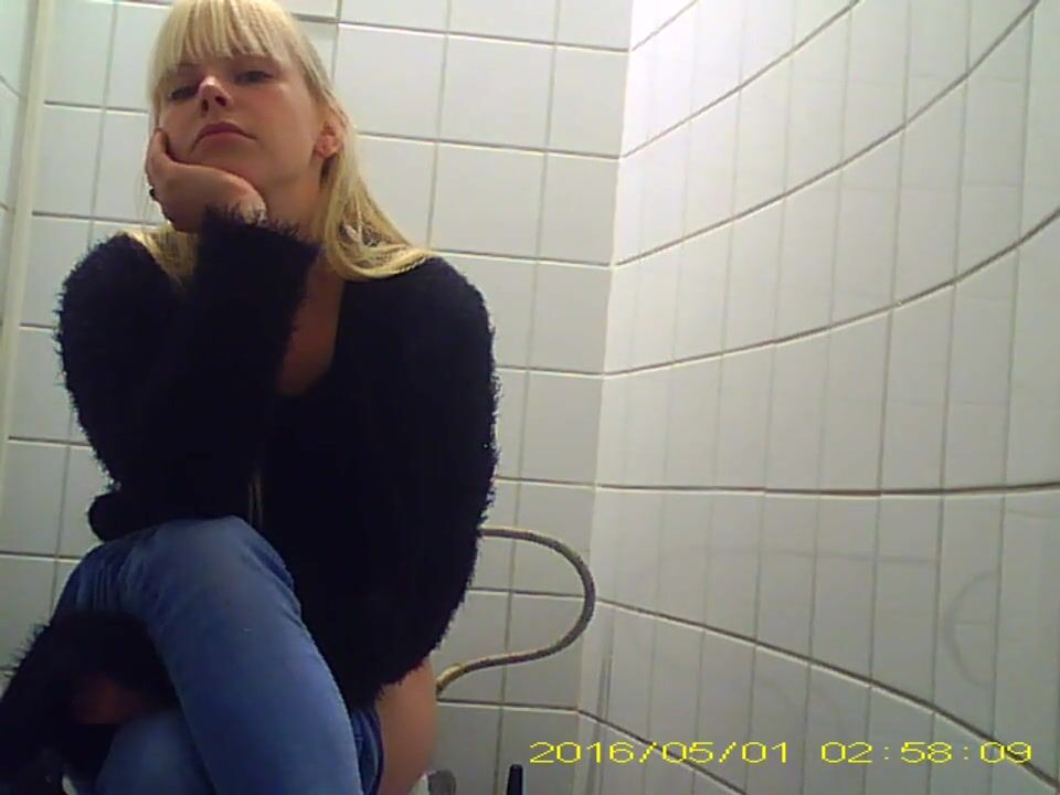 nice wives pissing, spycam, frontview, unpixeled, true spy