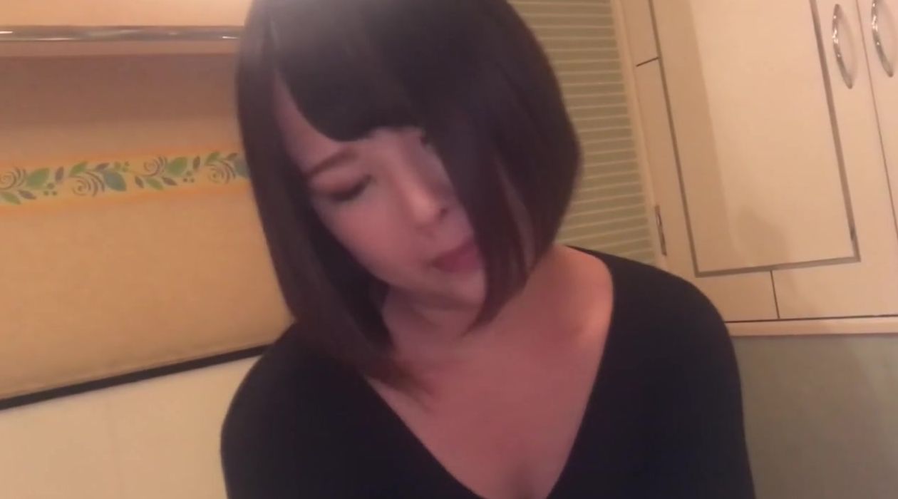 Gorgeous Hooters Skinny Bob Cut Daughter