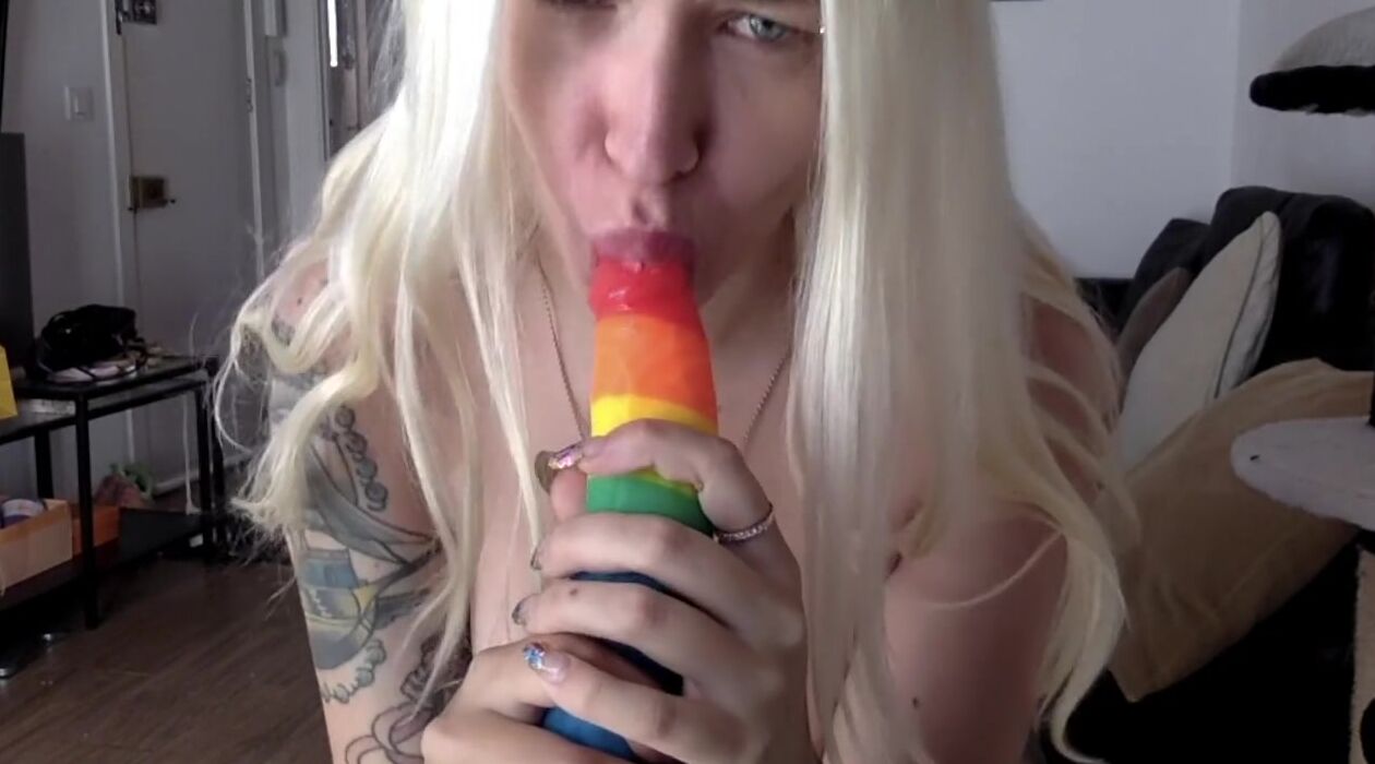 Bimbo Ffucking her Vagina for you