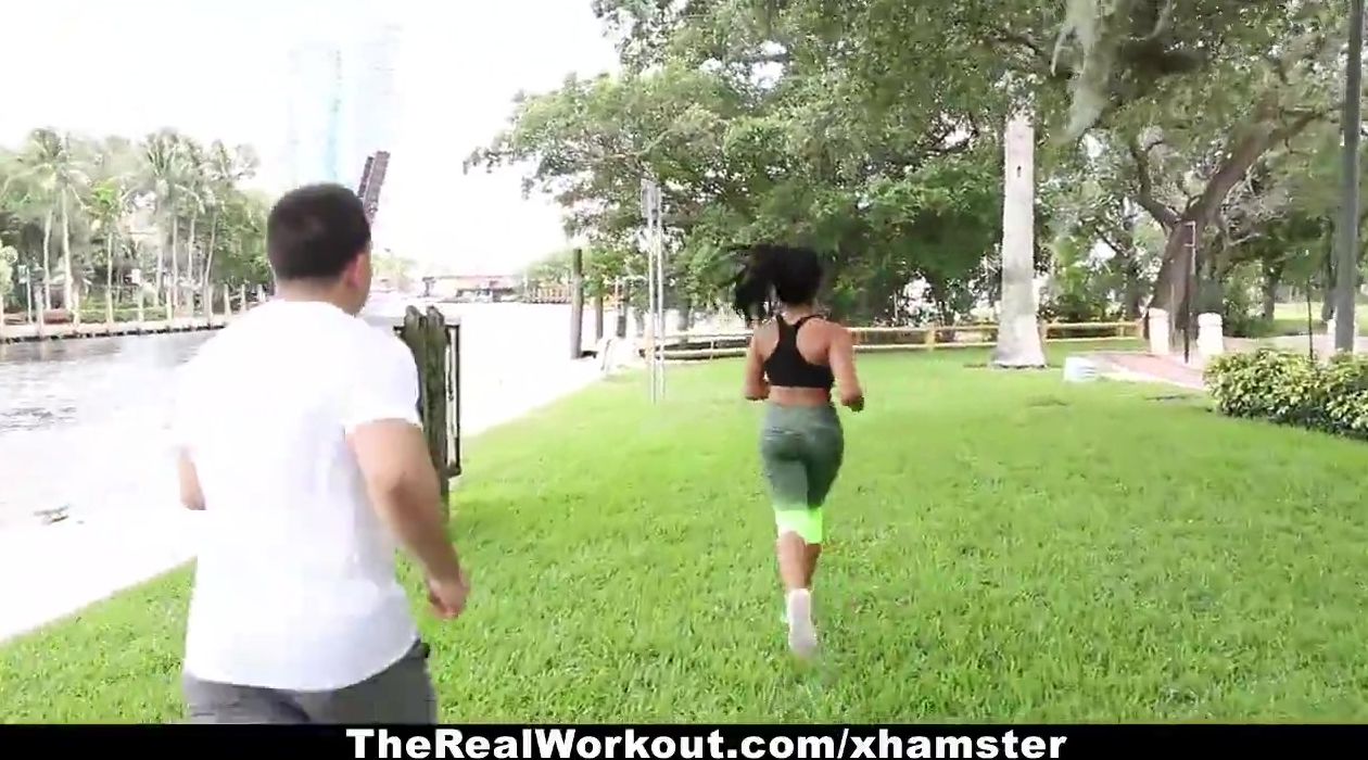 TheRealWorkout - Beauty Fitness Guru Banged! During Workout