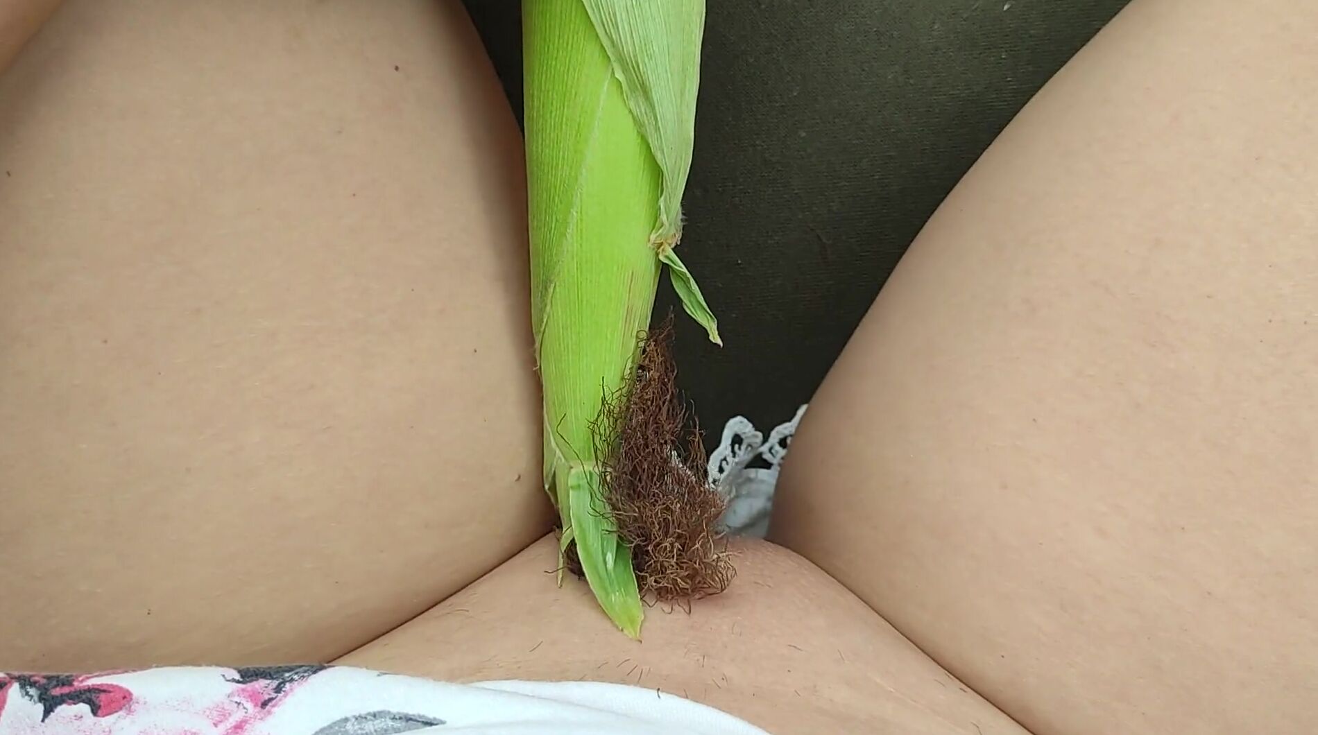 Anna Perv Play Whith Corn when Rides Vehicle