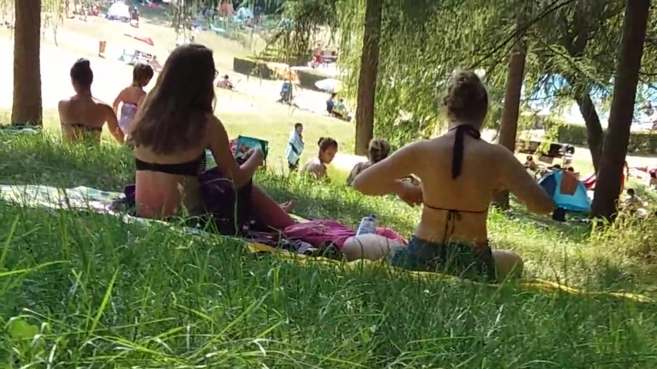 Candid Teenie with tight butt, 2 young Girls changing clothes