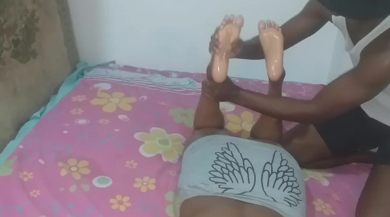 Me Da un Rico Masaje En Los Pies ALEXAyLEO