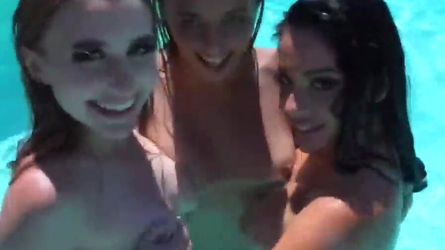 Naked girlfriends blowing my penis into the pool