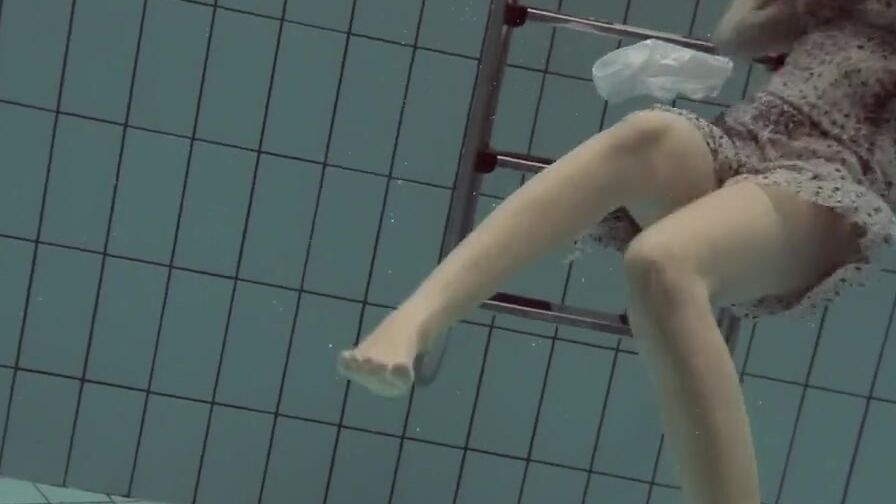 Perfect Tight Underwater Sexy Snatch Loris Licicia