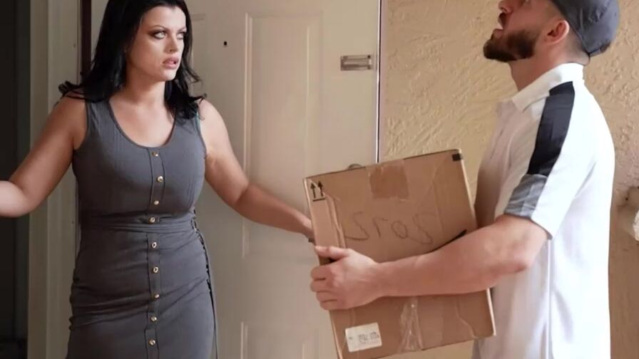 mom Caught Delivery Bro Then Banged! Him (Nadia White) | MYLFEX.com