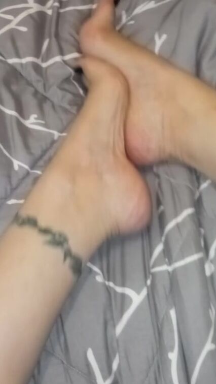 Thick Thighs Goddess Legs Wrinkled Soles & Beautiful Foot!