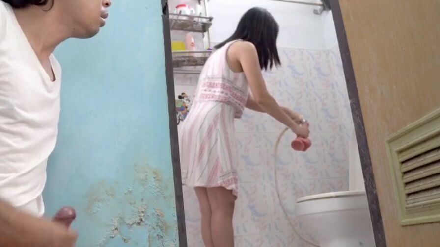 UNCENSORED- Japanese bimbos Bath-Tub Time Peeking by Stranger ( 雰囲気も好いて)