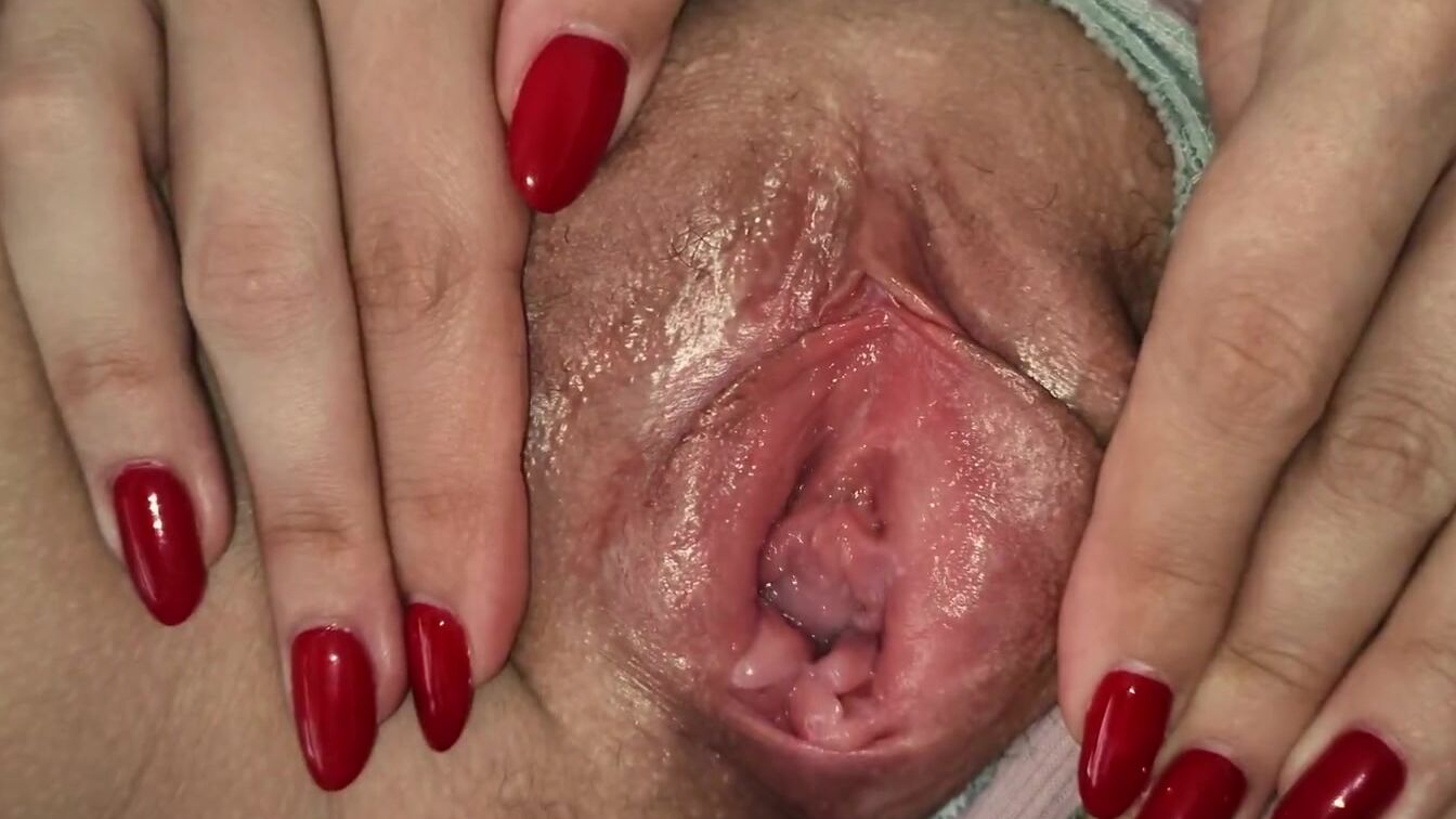 SPREADING MY LEAKING WARM JUICY VAGINA