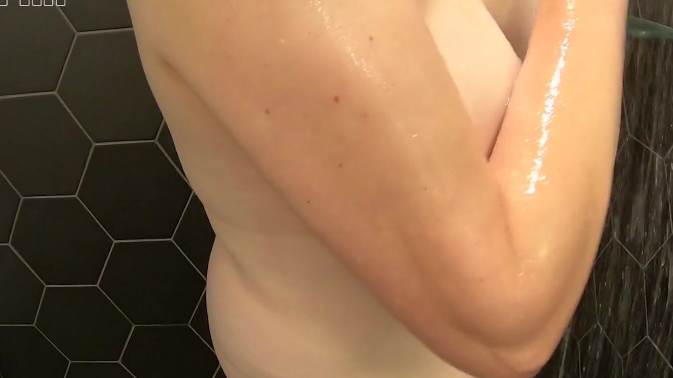 Kiwi mom inside Shower