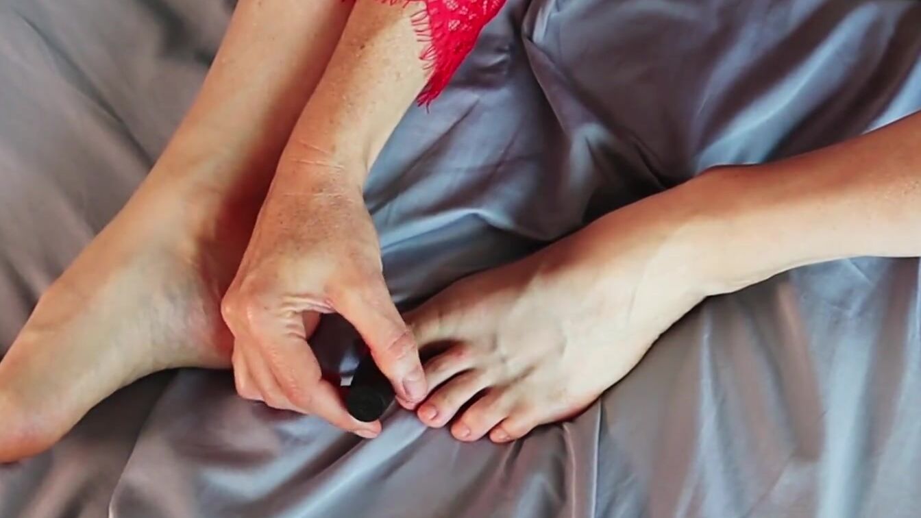 Pretty Hands and Toes, gets her Nails done Bondage, Beauty Stepmom Lets me Spy on her