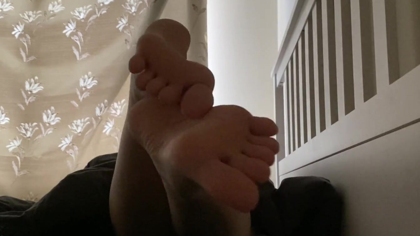 Close up point of view Cutie Toes - Pretty Foot Airlines