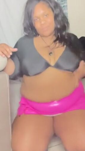 HOT BBW TEASES AND TWERKS FOR THE CAMERA