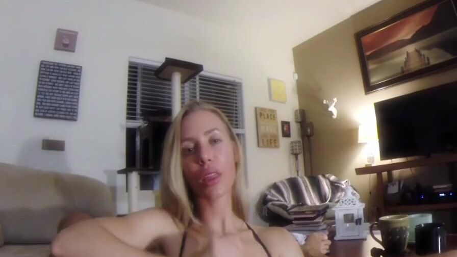 Home video of Nicole Aniston giving a point of view Blow Job