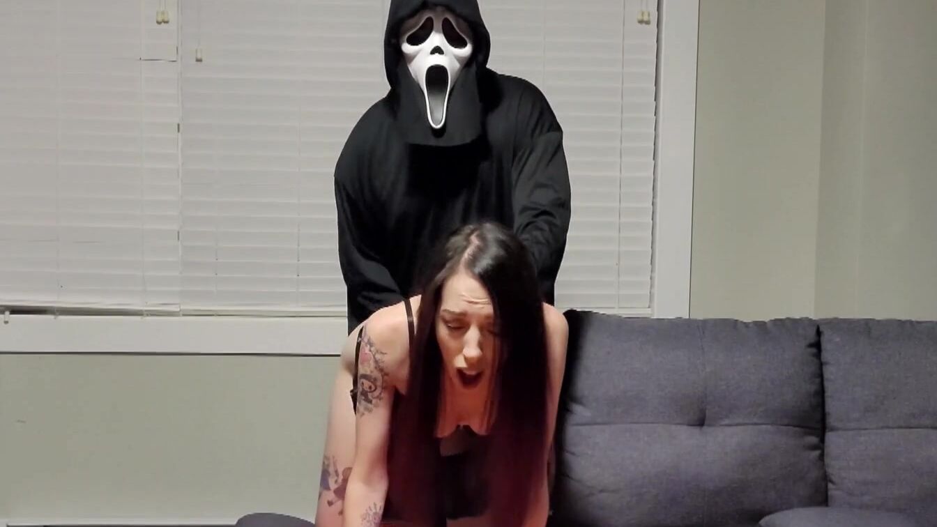 Ghostface Fucks sexy & Jizzes on her Booty