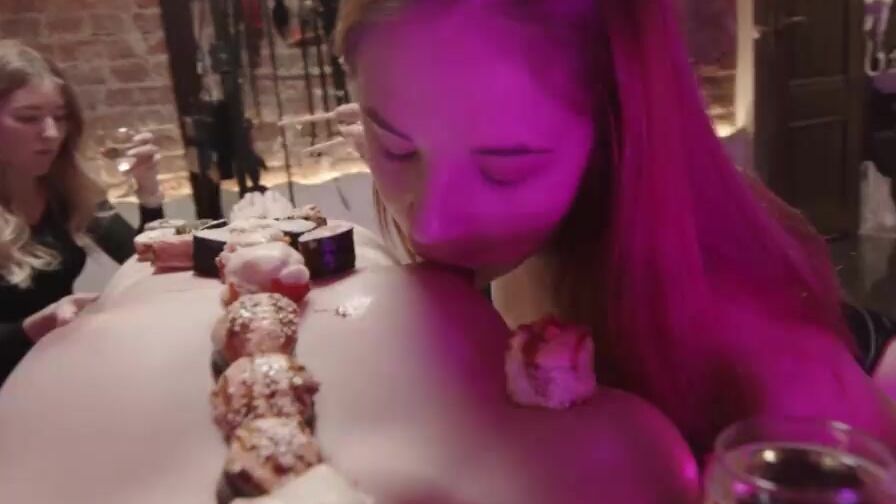 SugarNadya and her friends honor Japanese traditions and eat sushi with goddess