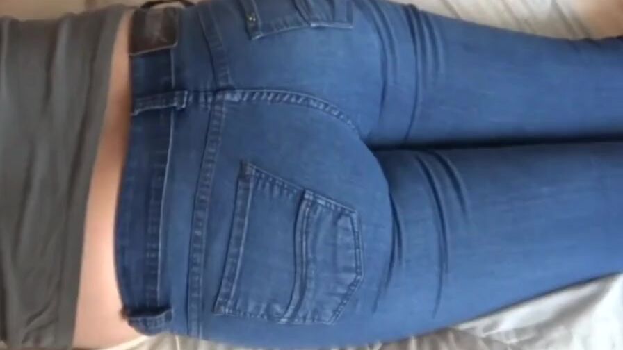 My fiance shows off her huge booty with jean and