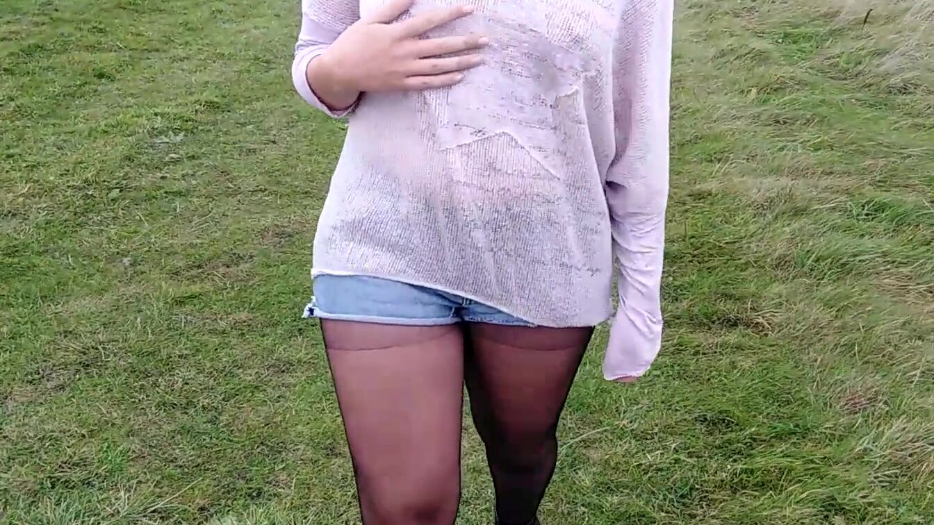 Amateur walks braless flashes breasts and booty outside