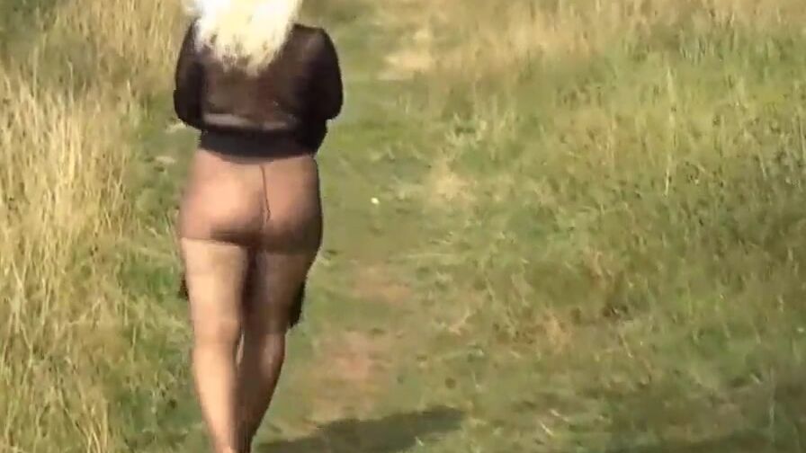 Gigantic Butt Walk into Tights