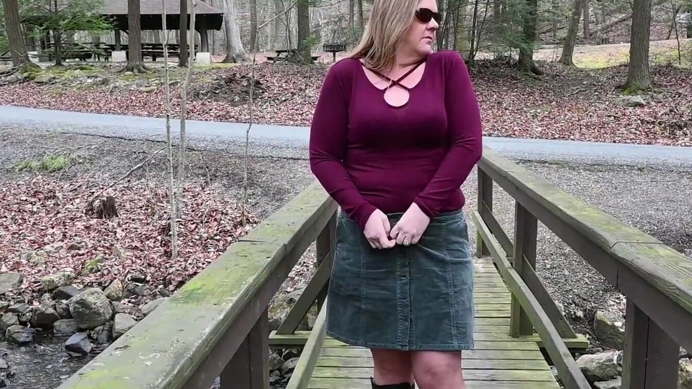 mom flashing her tights outdoor, skirt off