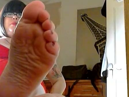 BBW mom Smoking & Showing The Soles OF Her Foot