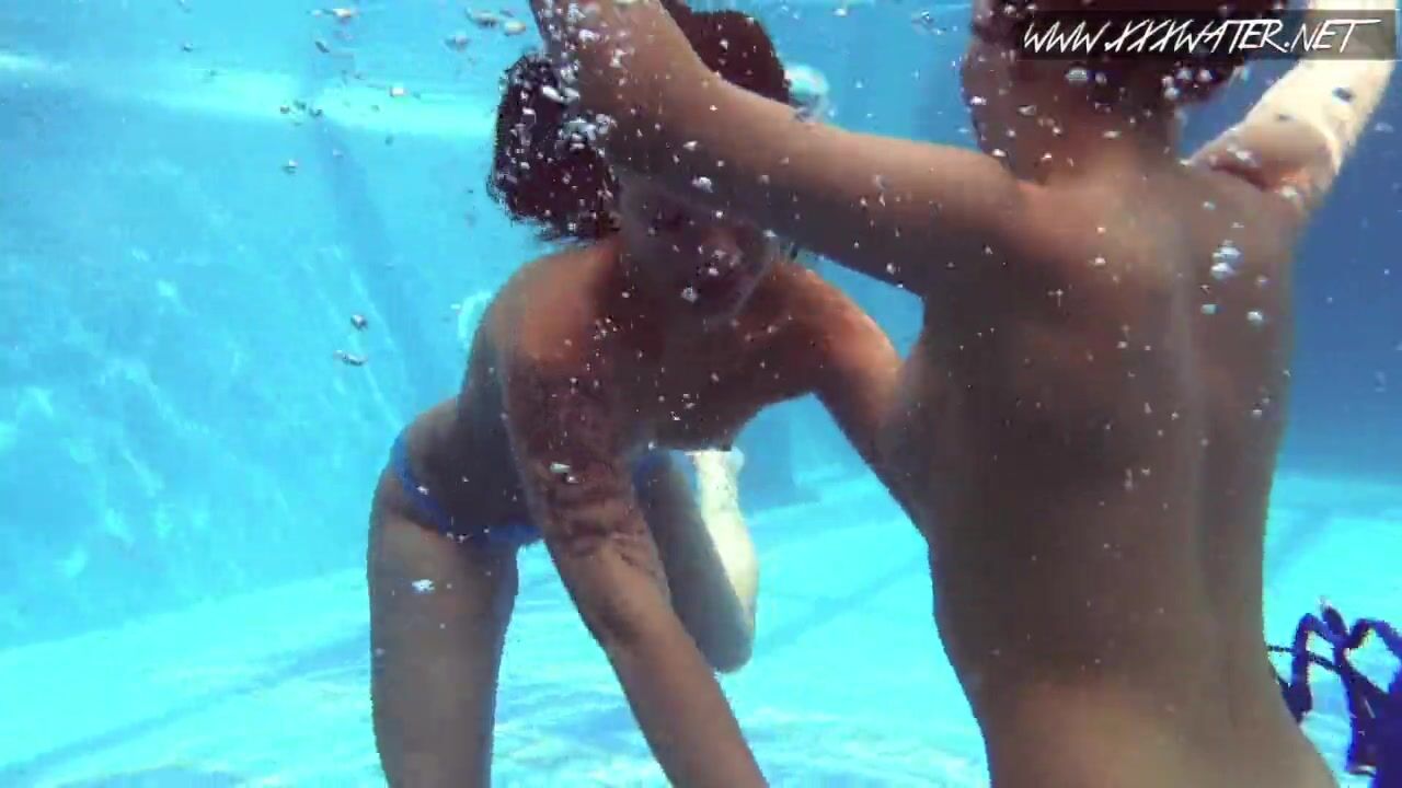 2 Hottie lesbo brunettes into the swimming pool