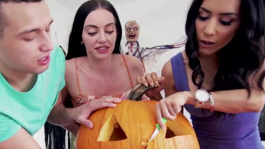 Stepmom's Blowjob Stucked Into Halloween Pumpkin, Stepson Helps With His Huge Cock! - Tia Cyrus, Johnny