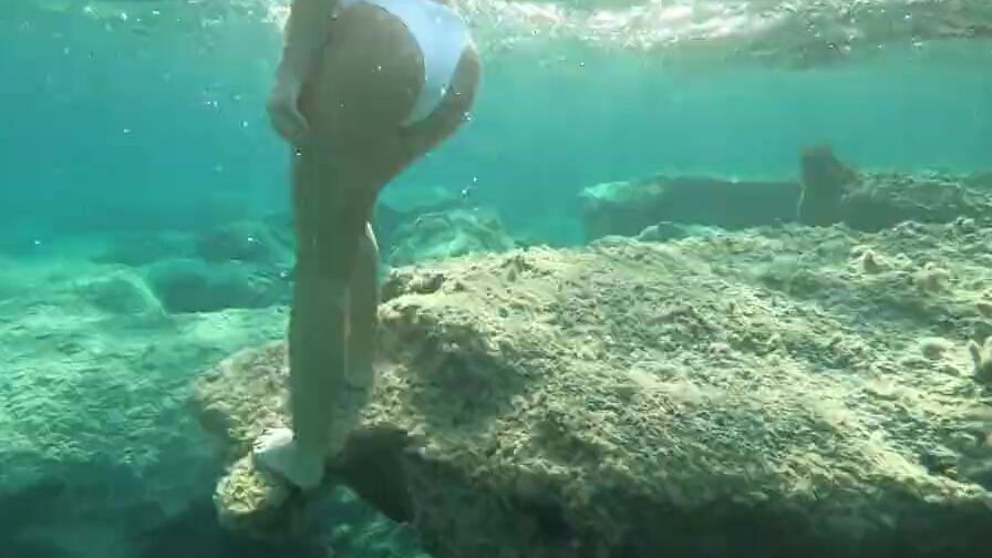 I go diving with my Booty Plug (Anal Toy swimming)