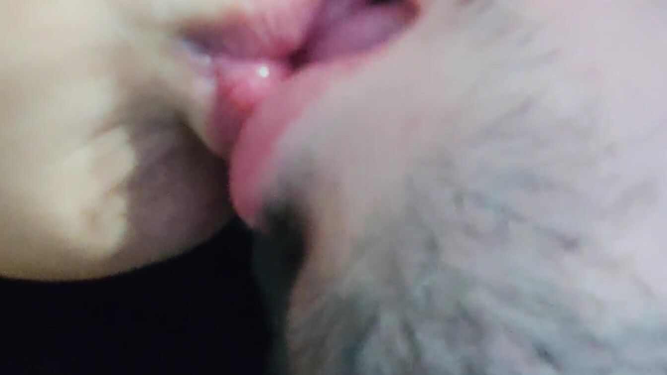 TONGUE SALIVA MAKING OUT - SLOPPY Wild CLOSE UP