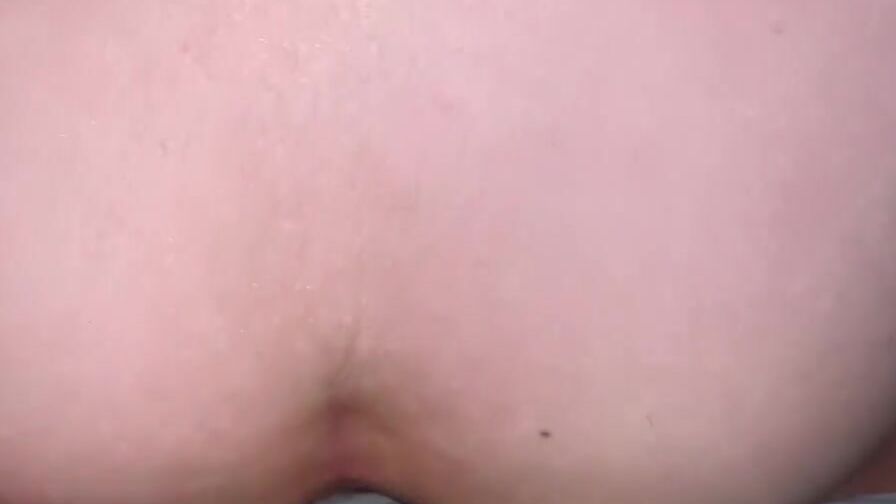 BAD LIL WHITE BITCH ORGASMS WITH PENIS INSIDE HER BOOTY