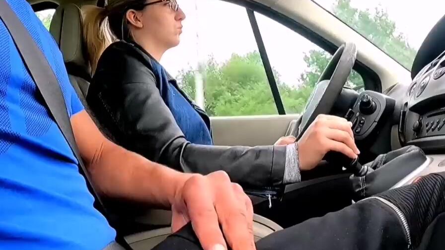 Married woman takes a hitchhiker .. He pulls out his penis without embarrassment and spits full of cum !!