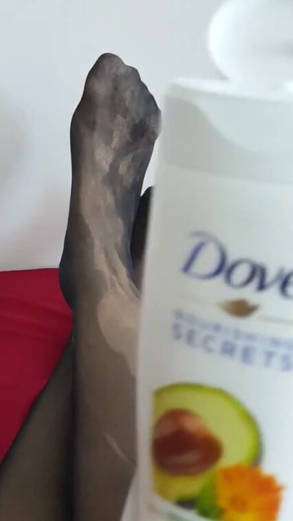 Babe foot into ebony stockings, strokes with cosmetics - foundation, deodorant and body milk