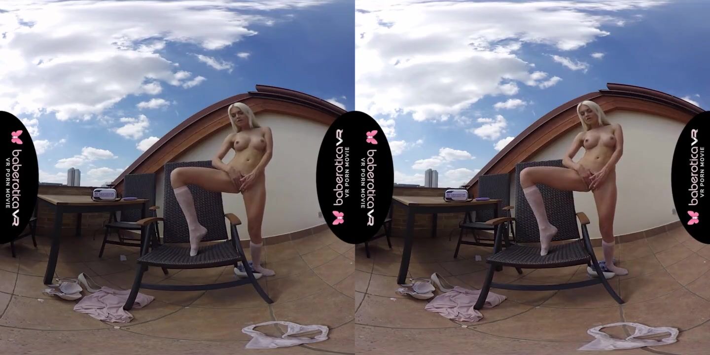 Solo blonde Bombshell, Lena Love is masturbating, inside VR