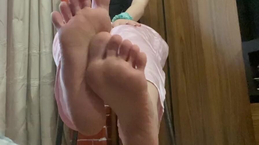 wrinkled soles by crazy sexy 18 year old yo teenie