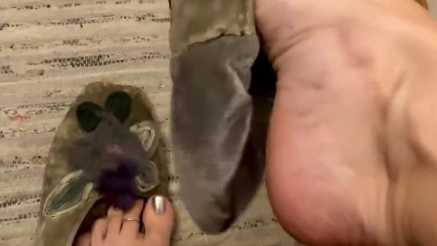 Milf toes into warm slippers w silver nails / feet bondage