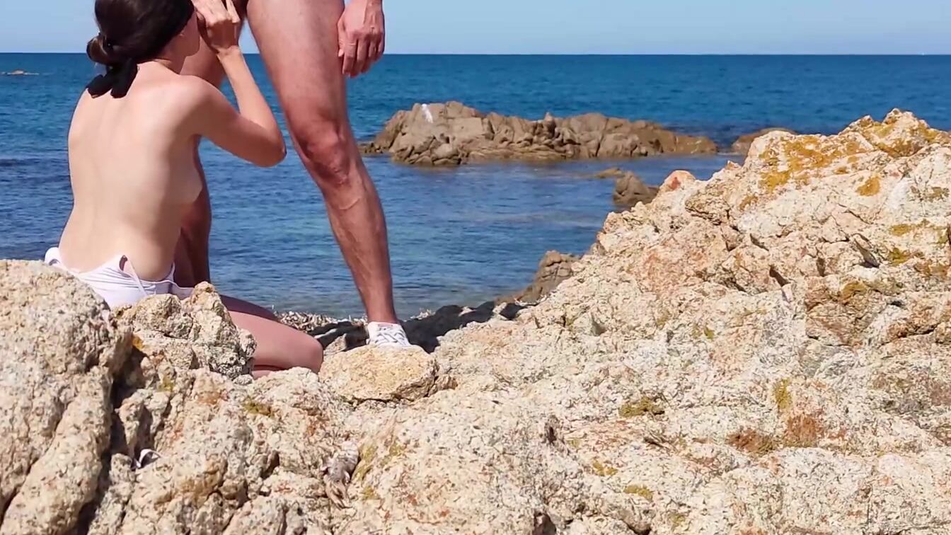 OUTDOORS RIMJOB BY THE SEA | She lick my booty and blow my cum on outdoors beach | UNICPORN LOVERS