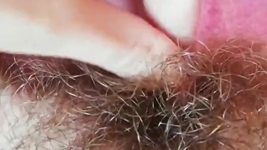 Intense Unshaved snatch gigantic lips close up