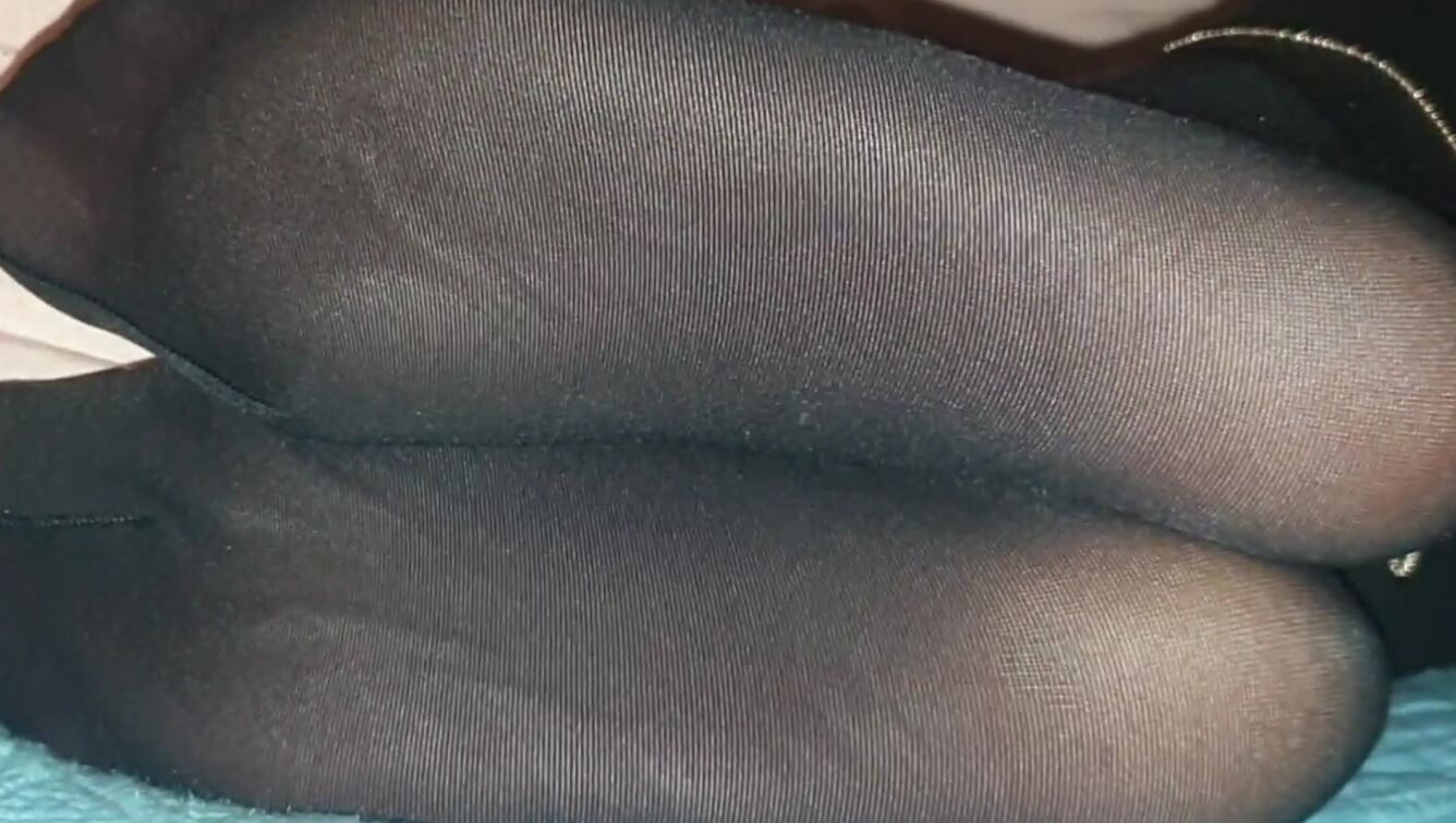 After work, my fiance shows me her legs into tights and I cum on her toes